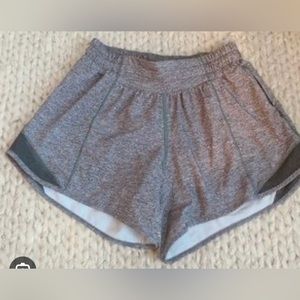 Low rise hotty hots dark grey size 2 Lululemon 4”